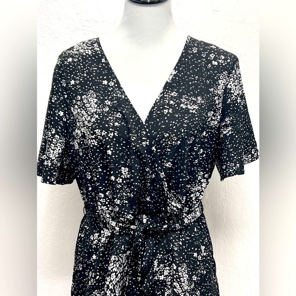 Women’s V-Neck Polyester Dress - Black & White - 1X - Picture 8 of 12